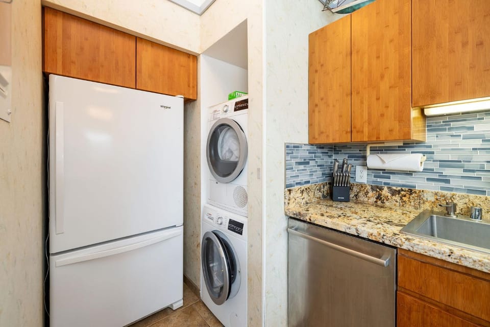 Kitchen or kitchenette, dishwasher, washing machine