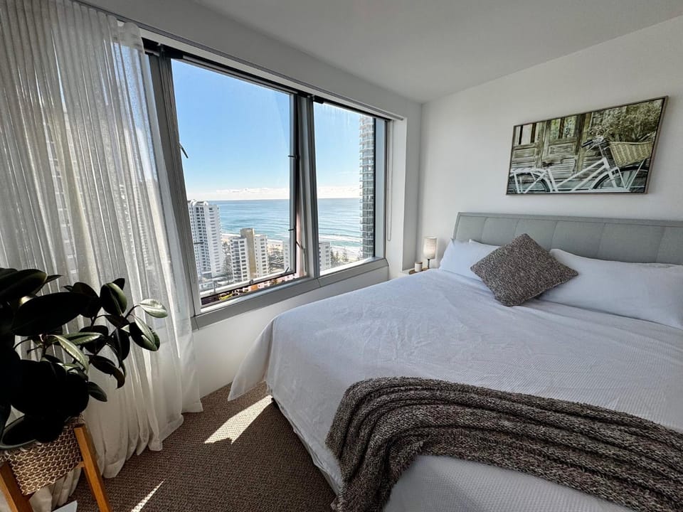 Bedroom, City view, Sea view