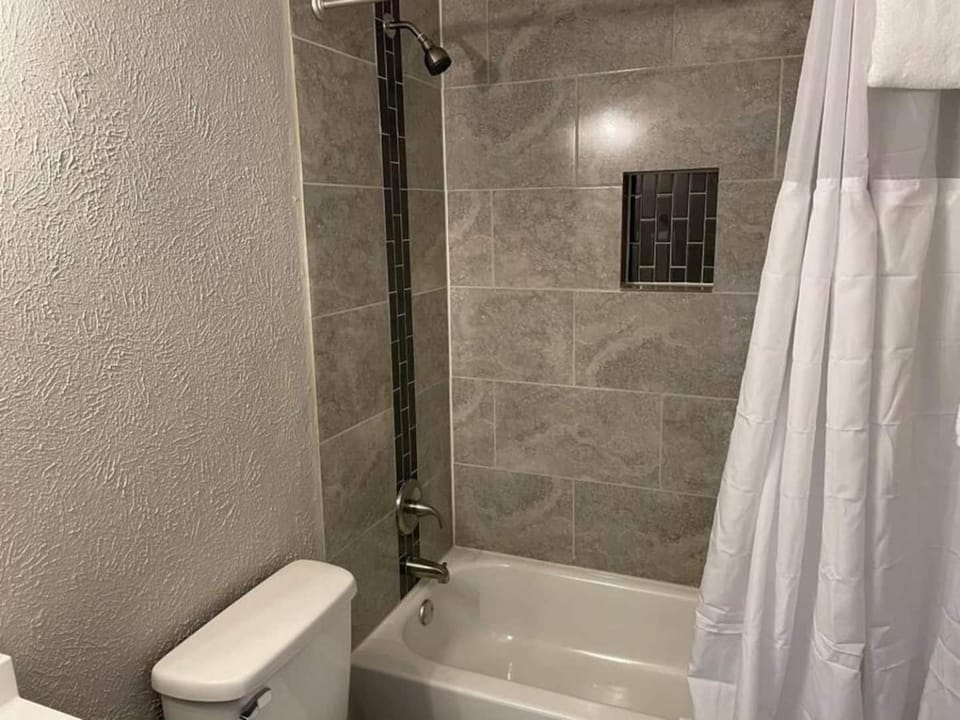 Studio wBalcony - Near Nob Hill, UNM & downtown Apartment in Albuquerque