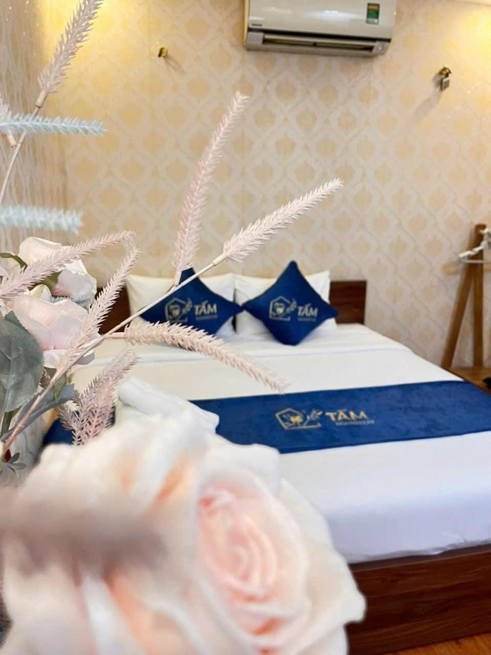 Bed, Photo of the whole room, Bedroom, air conditioner