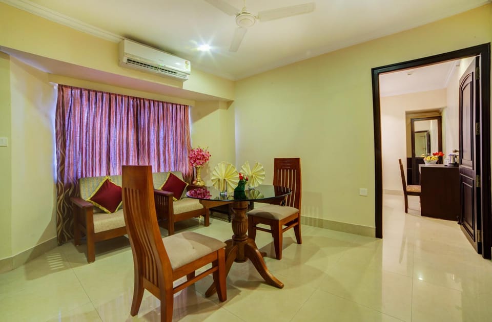Seating area, Dining area