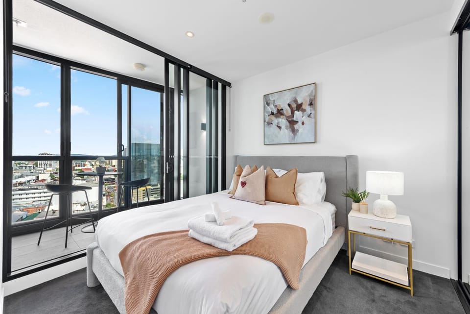 Stylish Valley Apt with Pool, Huge Gym and Study Desk! Apartment in Brisbane