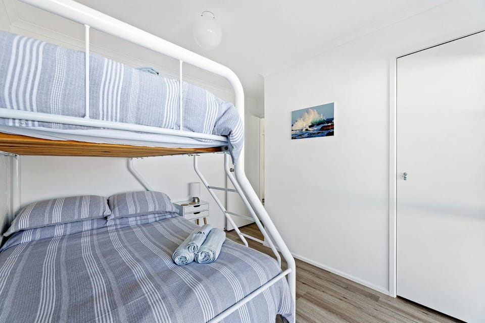 Bedroom, bunk bed