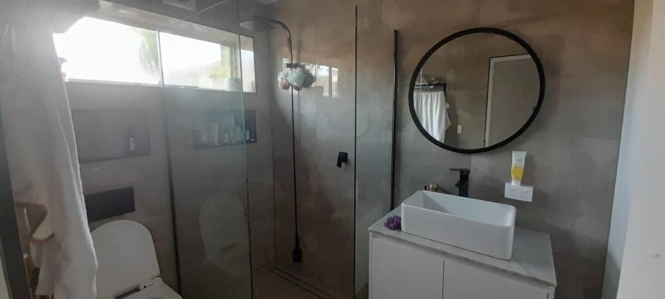 Melbourne room I Near Gardiner Train station Tram 72 I 15 Min to CBD Apartment in Melbourne