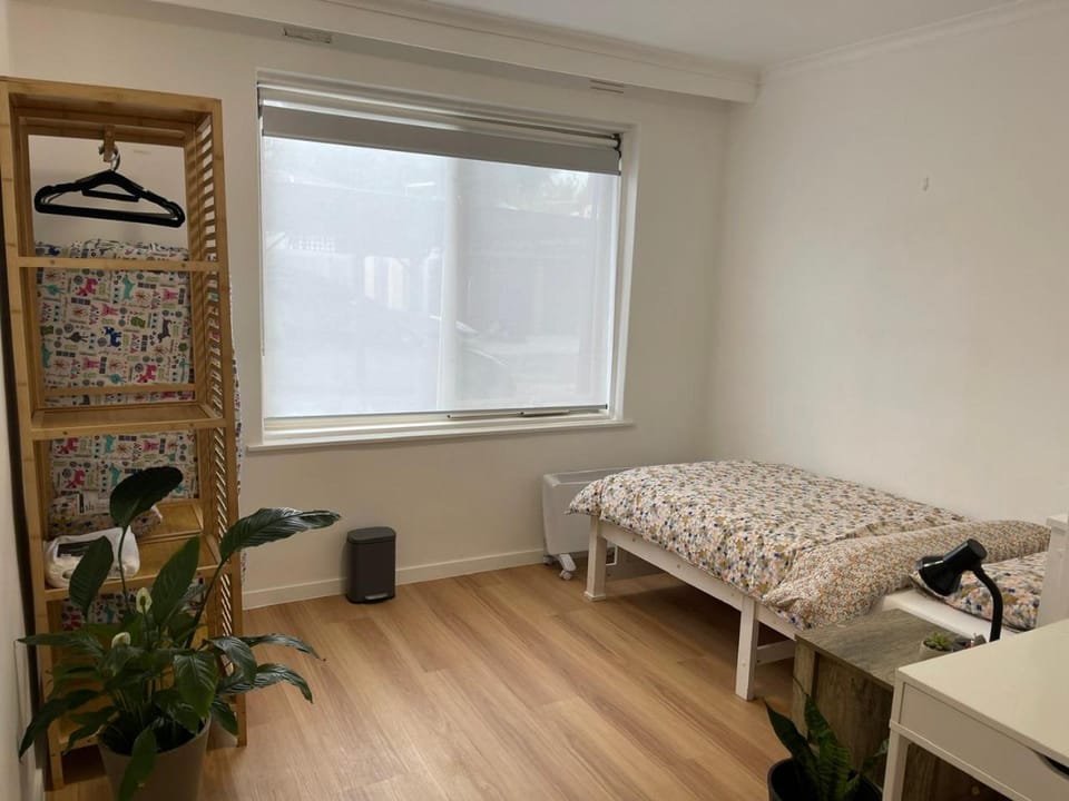 Melbourne room I Near Gardiner Train station Tram 72 I 15 Min to CBD Apartment in Melbourne