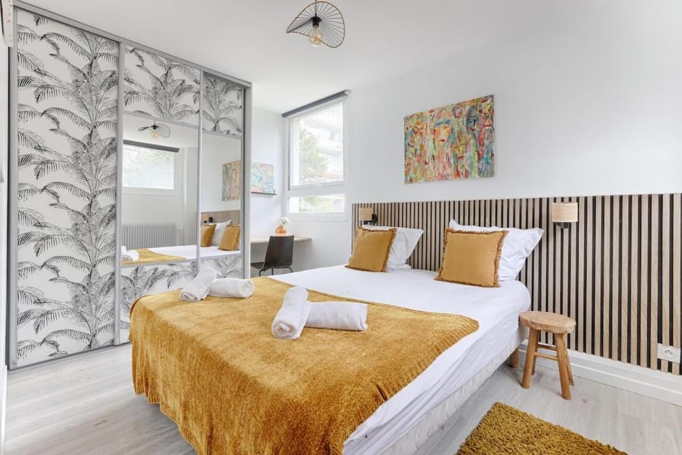 Bed, Living room, Photo of the whole room, Seating area, Bedroom, internet