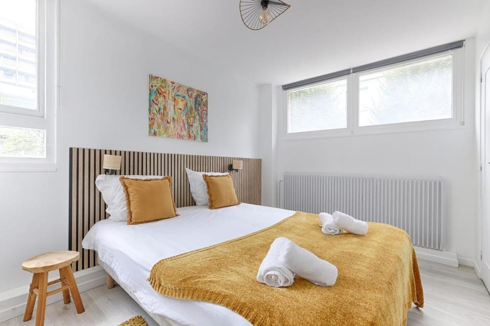 Bed, Photo of the whole room, Bedroom, internet, towels