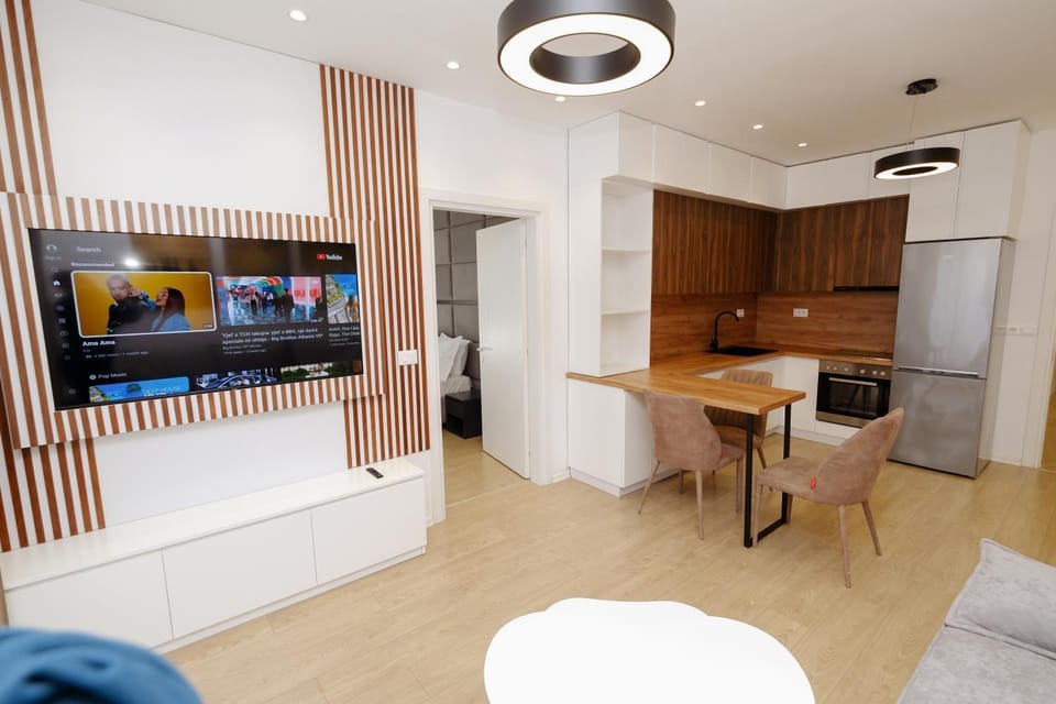 TV and multimedia, Kitchen or kitchenette, Living room, Seating area, oven