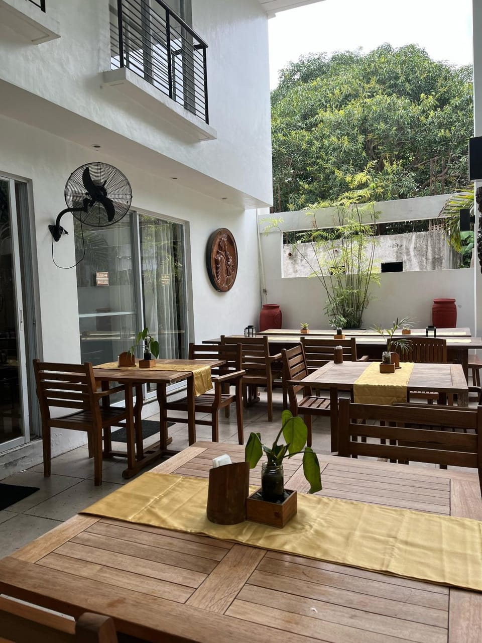 Restaurant/places to eat, Garden, Seating area
