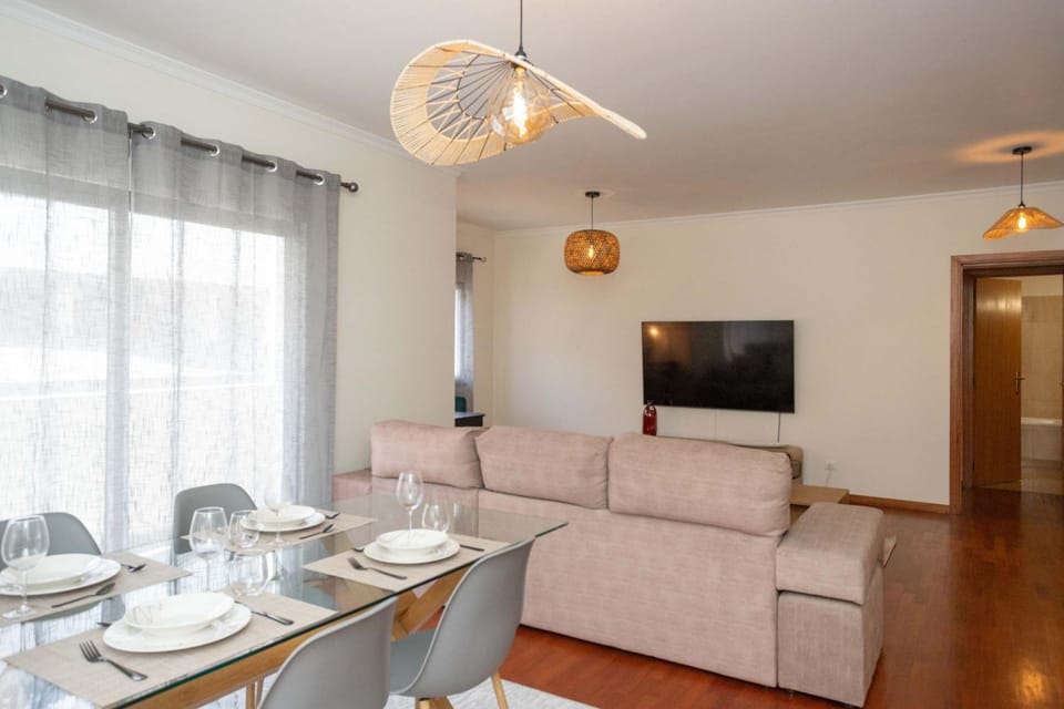 Communal lounge/ TV room, TV and multimedia, Living room, Dining area
