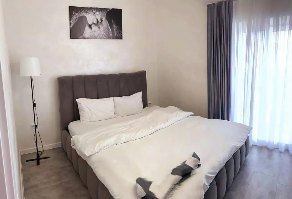 Bright Gray Нові затишні апартаменти біля центру Apartment in Ukraine