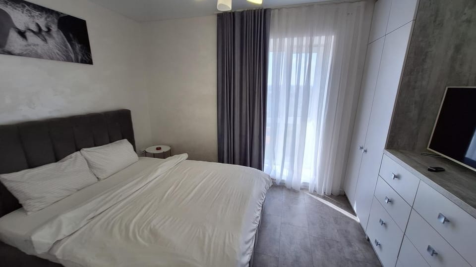 Bright Gray Нові затишні апартаменти біля центру Apartment in Ukraine