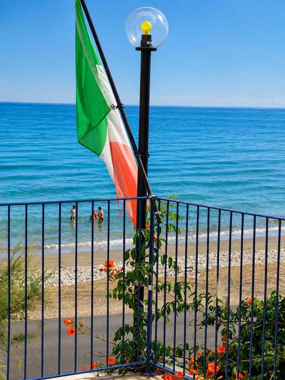 La Margherita Private Sea Terrace Apartment in Rodi Garganico