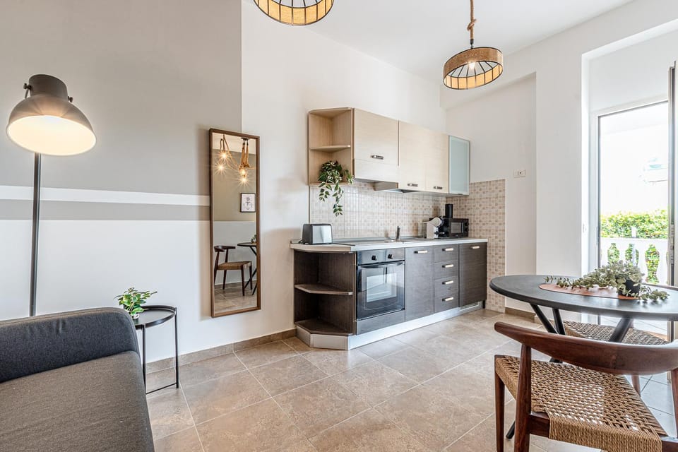 Coffee/tea facilities, Kitchen or kitchenette, Living room, Dining area, minibar, pet friendly, stove