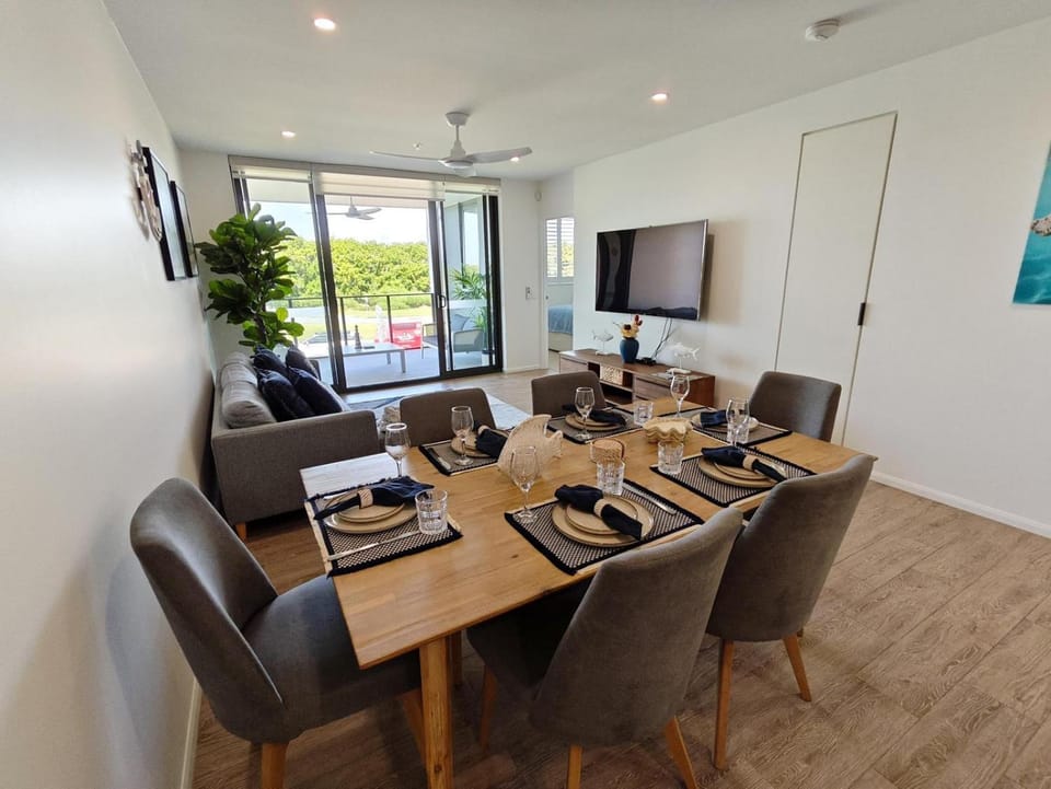 TV and multimedia, Living room, Dining area