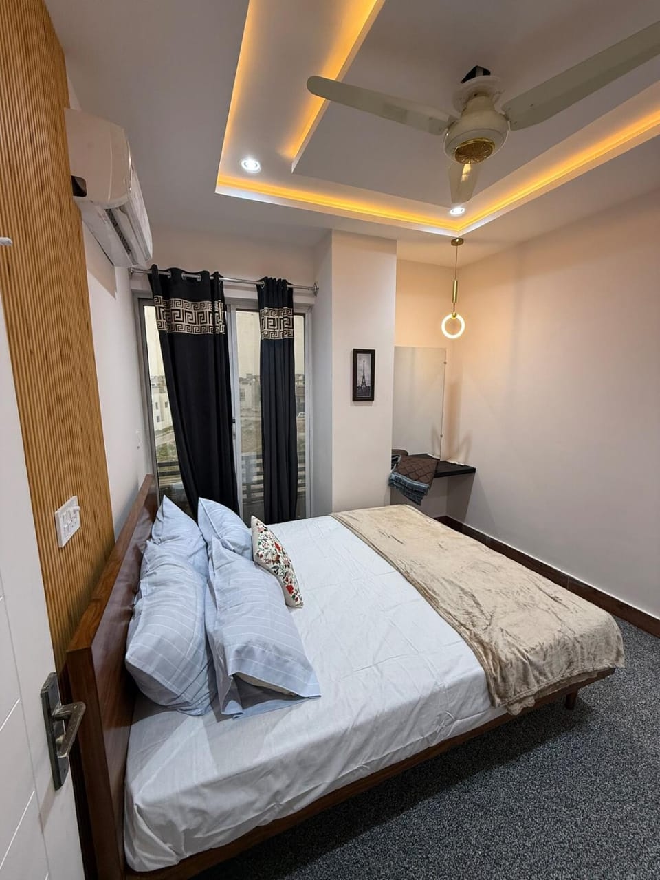 Modern Flat with Balcony Apartment in Punjab