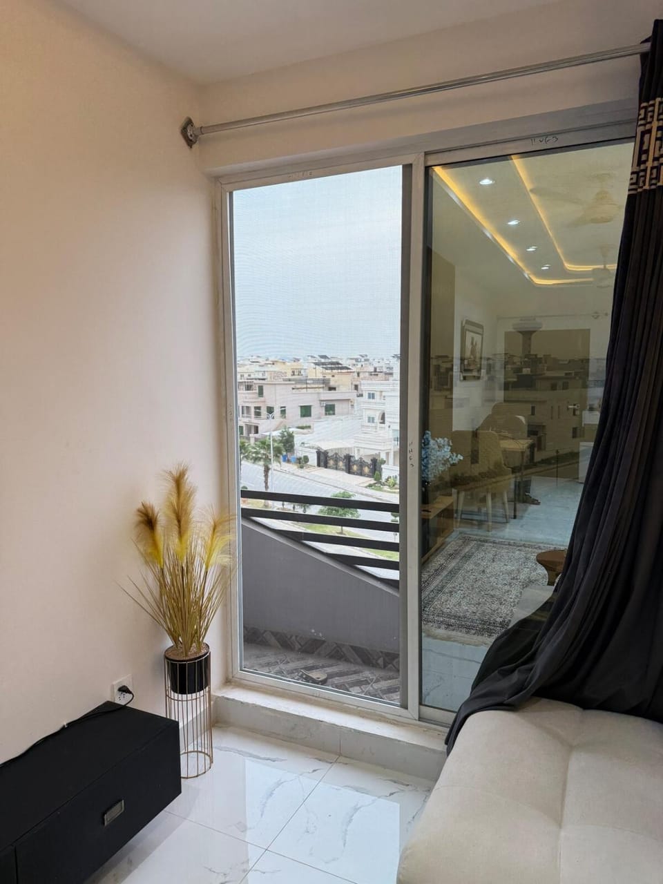Modern Flat with Balcony Apartment in Punjab