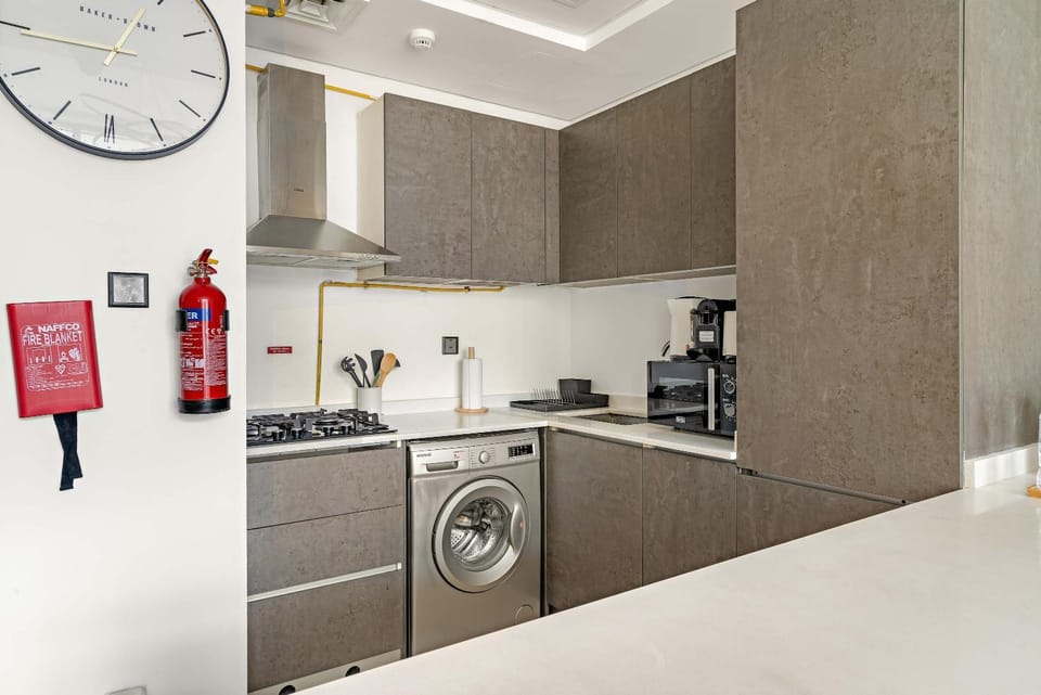 Kitchen or kitchenette, oven, stove, washing machine