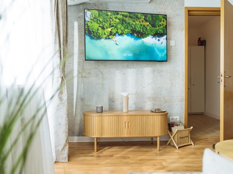 TV and multimedia, Dining area