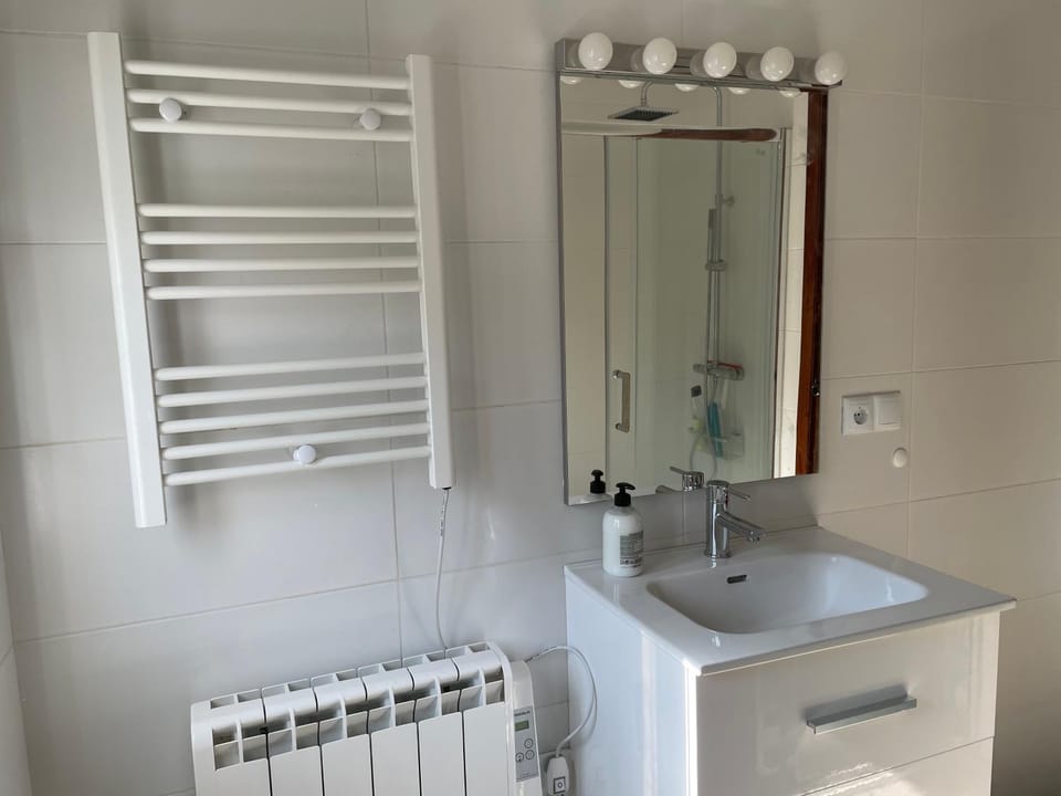Bathroom, towels