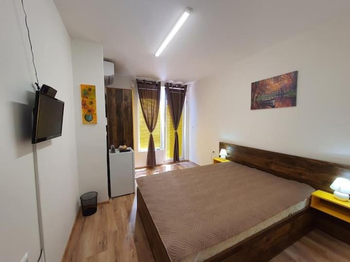 Neptun-Yellow Apartment in Burgas Province