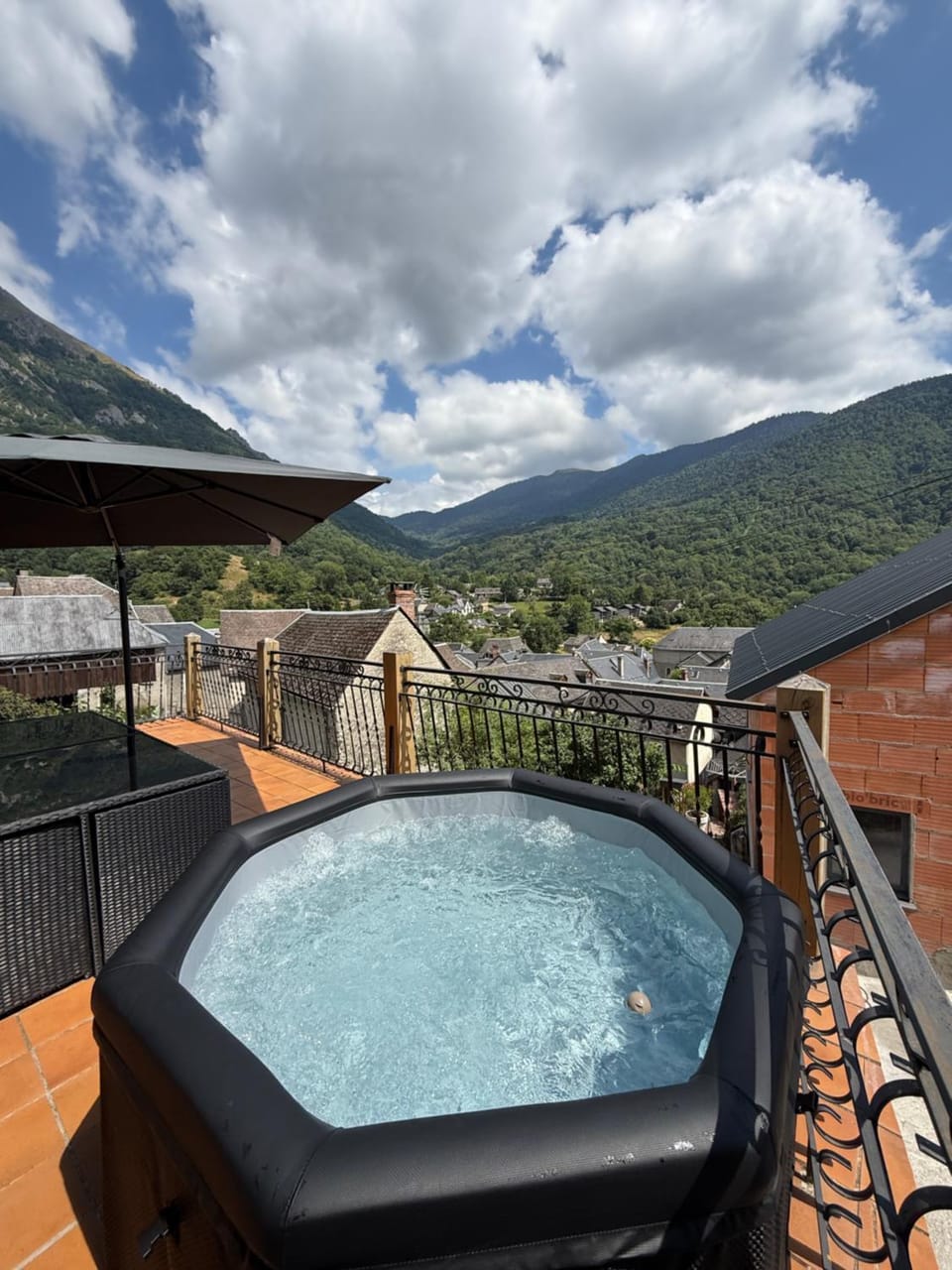GITE 14 Places avec Jacuzzi à BOUTX LE MOURTIS House in Occitanie