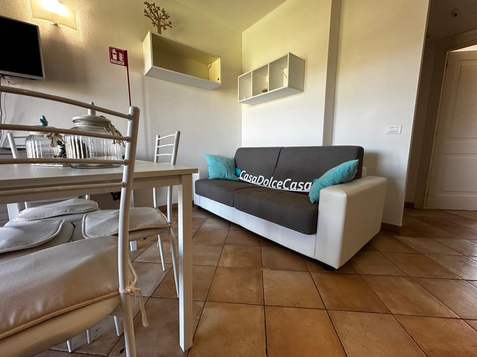TV and multimedia, Kitchen or kitchenette, Living room, Photo of the whole room, Seating area, Dining area