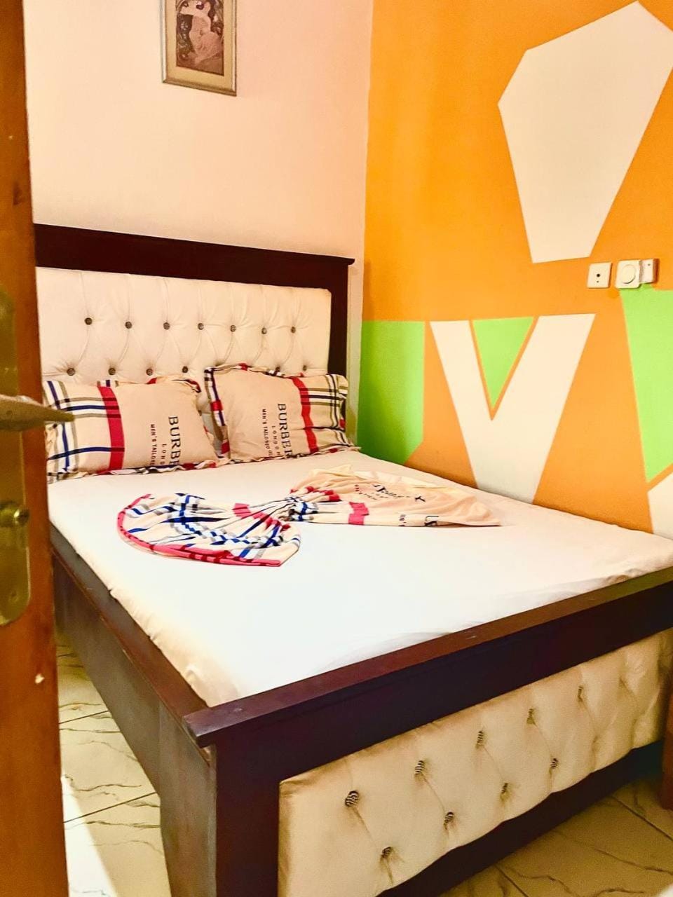 Studio A2 Fustel City Bonamoussadi Santa Lucia,Wifi, chaînes TV, gardien Apartment in Douala