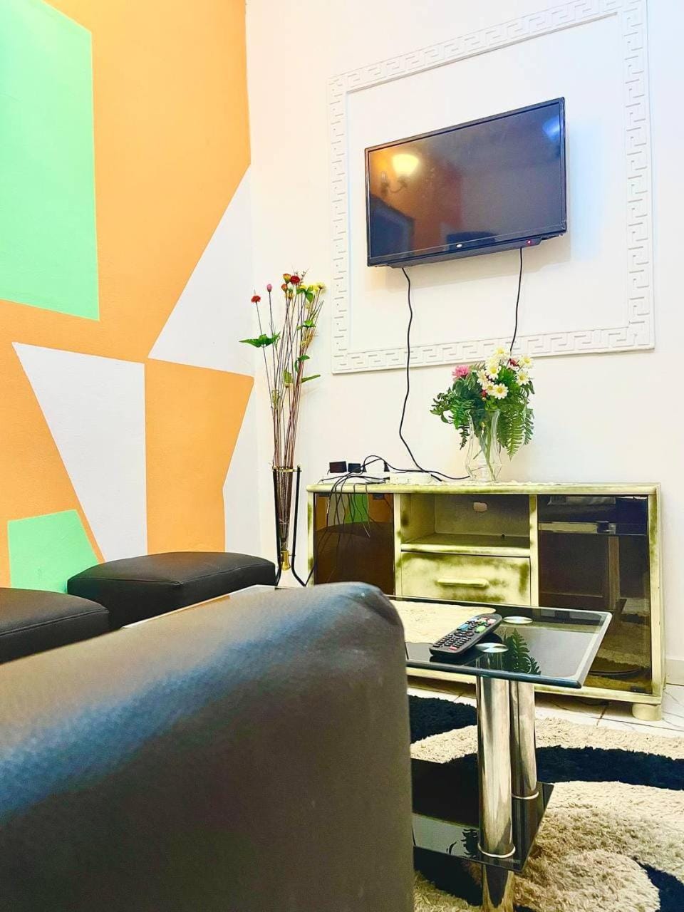 Studio A2 Fustel City Bonamoussadi Santa Lucia,Wifi, chaînes TV, gardien Apartment in Douala