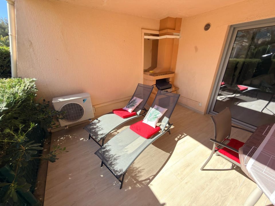 Patio, Balcony/Terrace, Balcony/Terrace, Entertainment