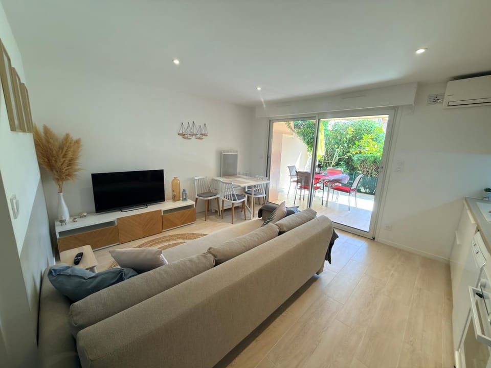 TV and multimedia, Balcony/Terrace, Living room