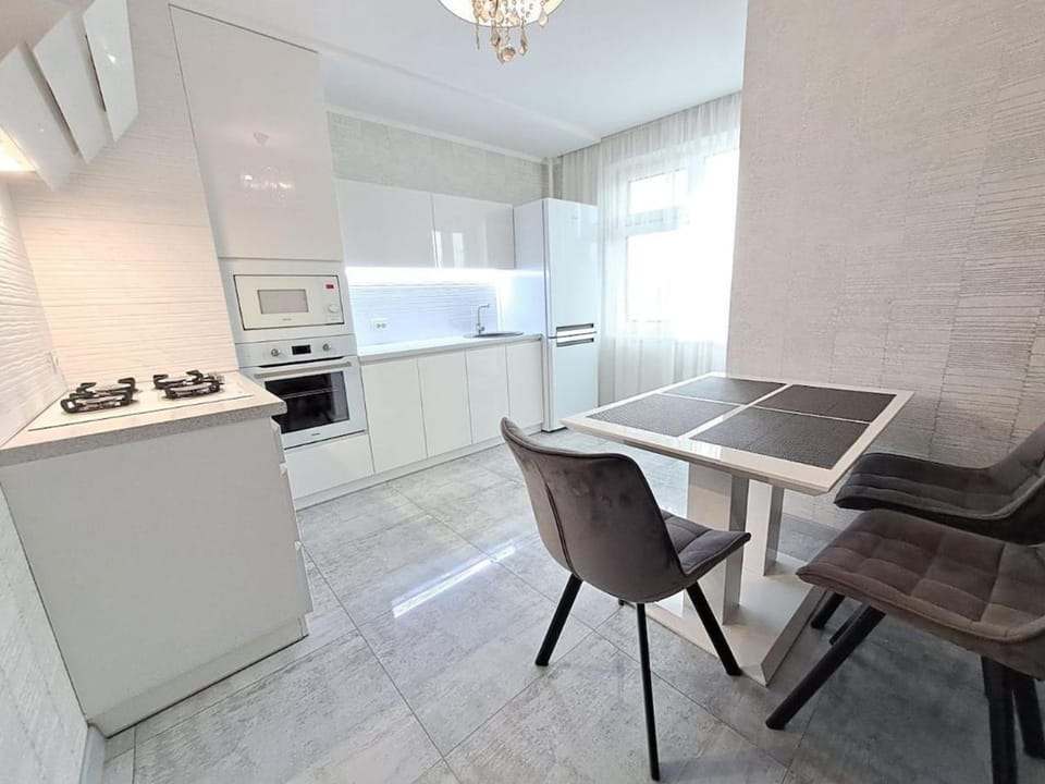Kitchen or kitchenette, Dining area, oven, pet friendly
