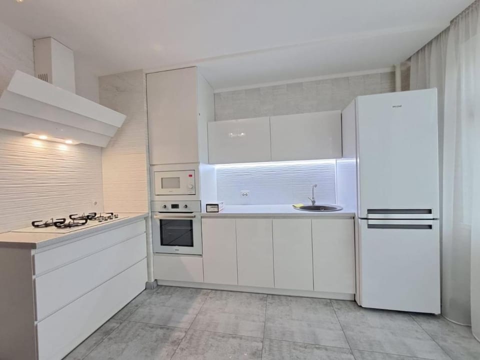 Kitchen or kitchenette, oven, pet friendly, stove