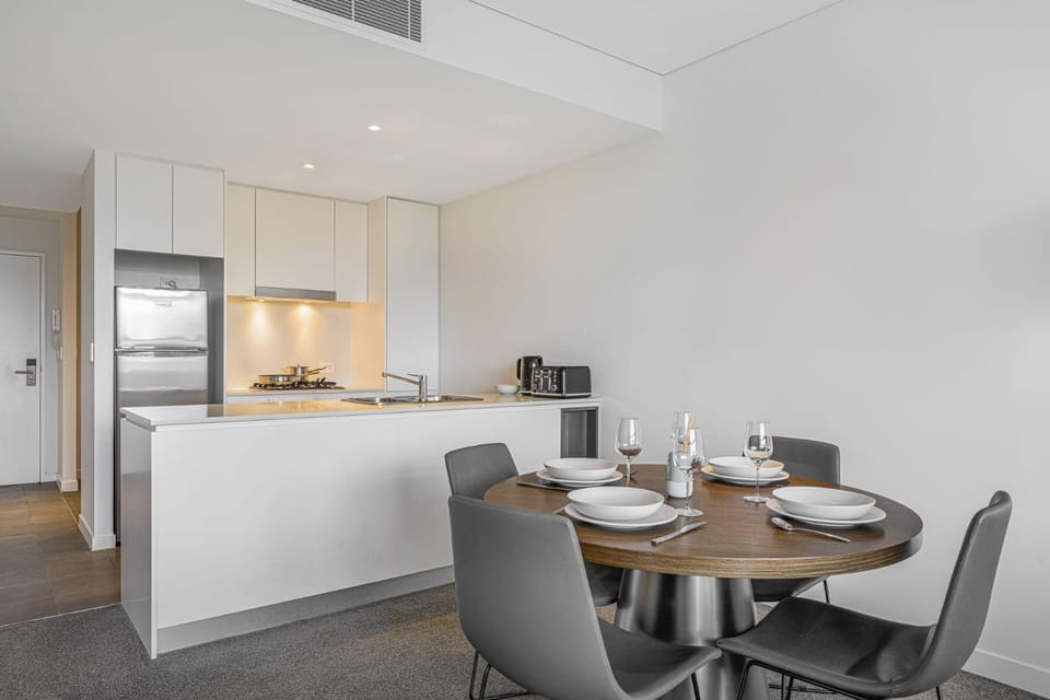 Prime Location 1BD Apartment in Chatswood Apartment in Sydney
