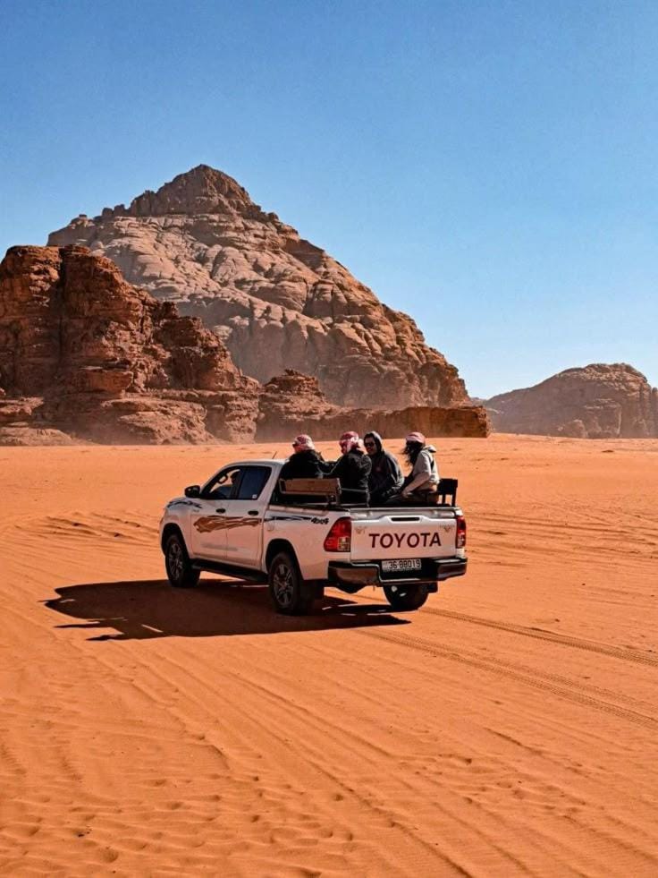 في اصحراء المريخ في وادي رم Campground/ 
RV Resort in Africa