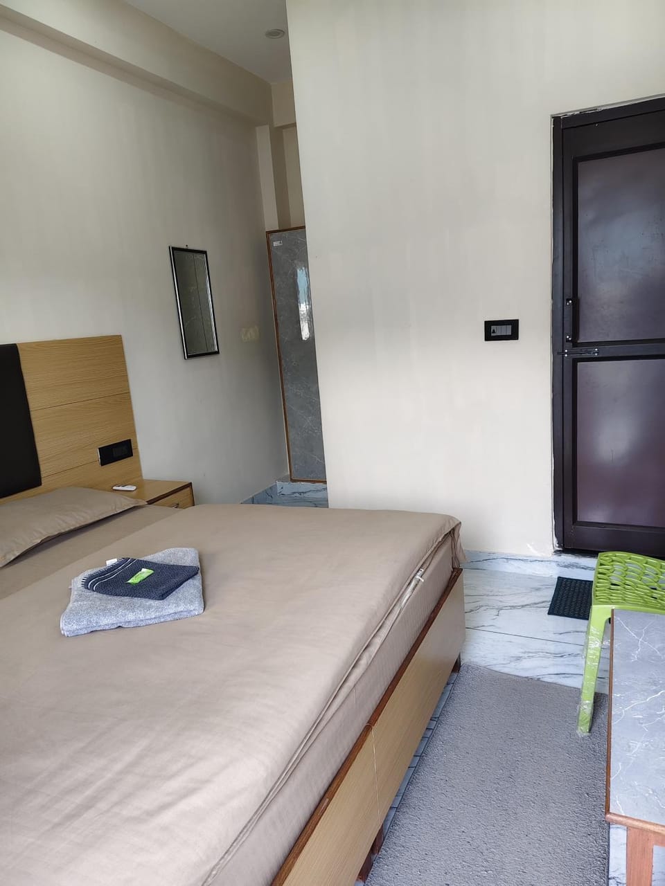 Bed, Photo of the whole room, wardrobe