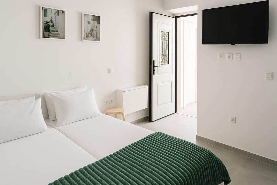 Facade/entrance, Bed