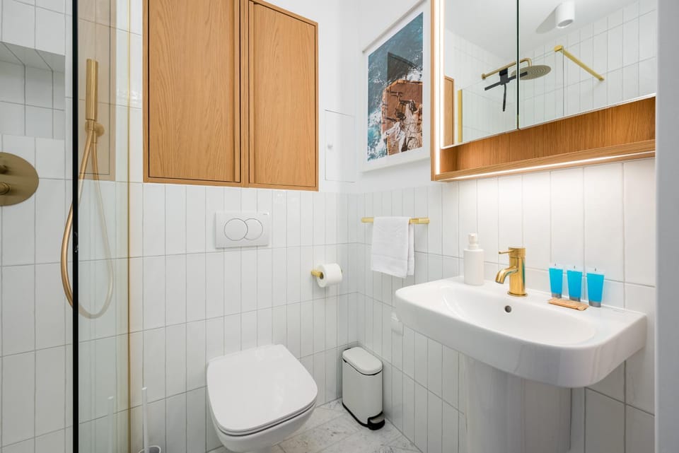 Shower, Toilet, Bathroom, towels