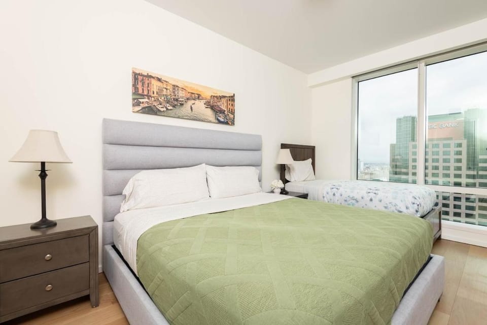 Cozy 3BR High Rise with Pool with great views Apartment in Los Angeles