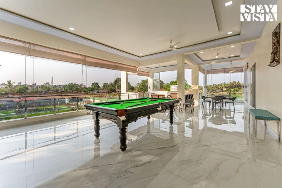 Billiard, Game Room