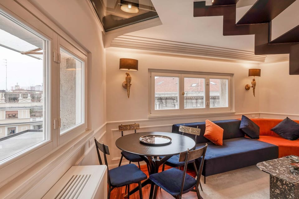 Stunning Cupola Apt-Steps from San Babila & Duomo Apartment in Milan