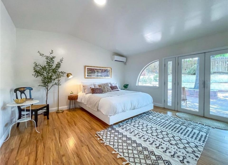 Hillside-This is a House with 5 master suite Vacation rental in Riverside