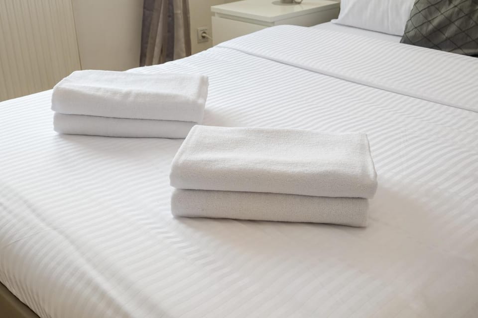 Bed, Photo of the whole room, Bedroom, towels