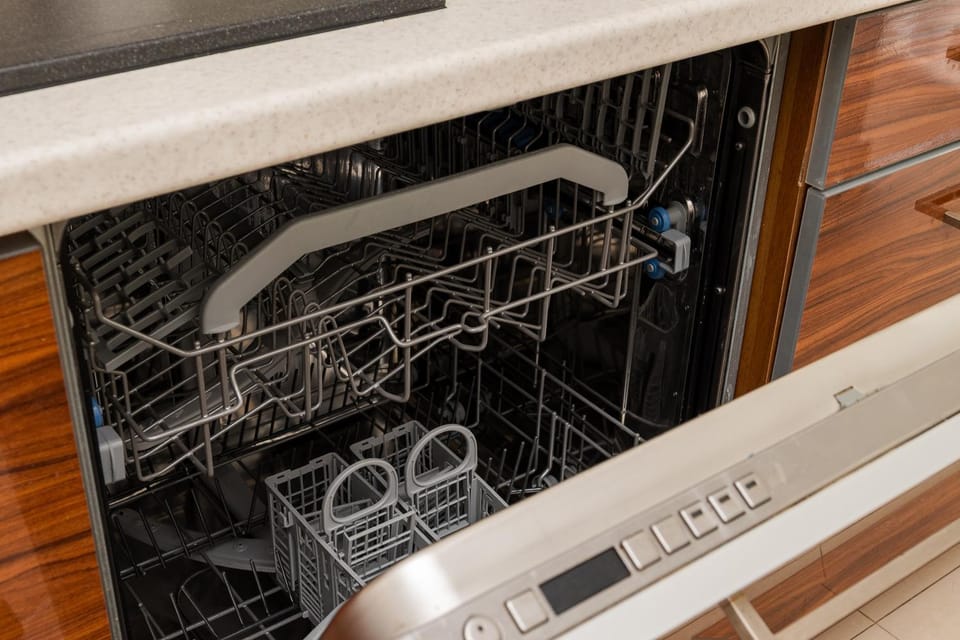 Kitchen or kitchenette, dishwasher