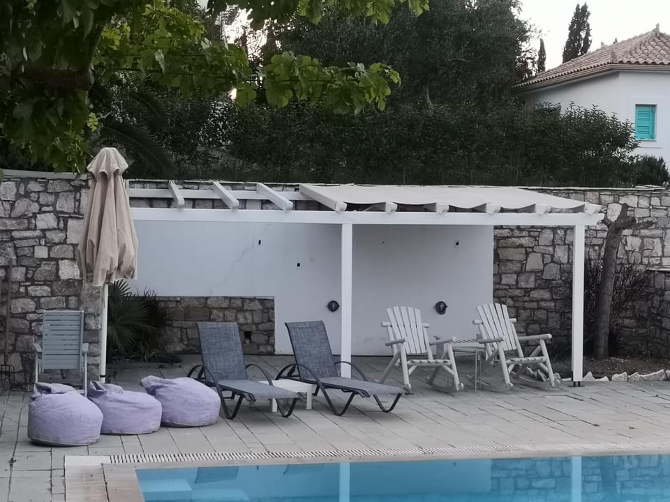 Pool view, Swimming pool, sunbed