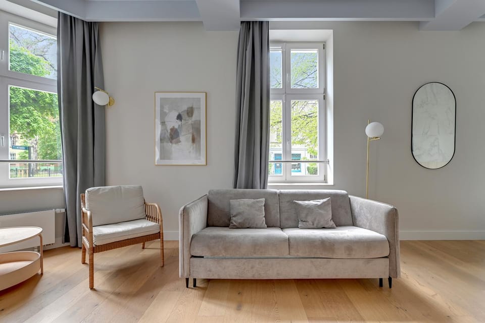 Living room, Seating area, Quiet street view, internet, internet, pet friendly, pet friendly, air conditioner, air conditioner