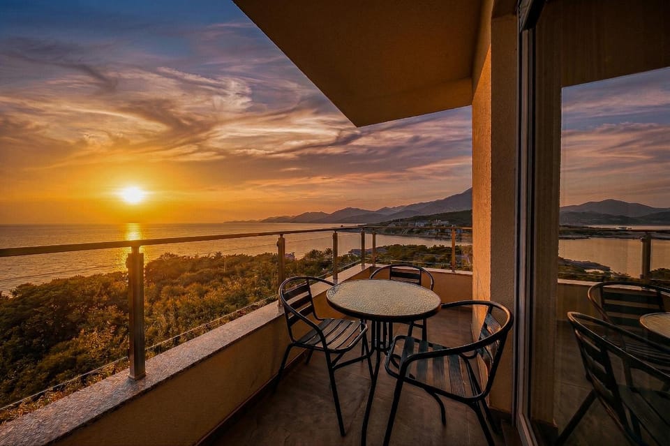 Natural landscape, Balcony/Terrace, Mountain view, Sea view, Sunset
