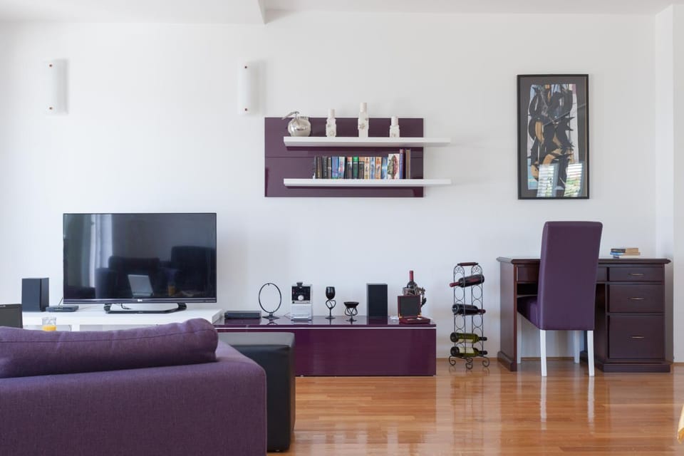 Communal lounge/ TV room, TV and multimedia, Seating area