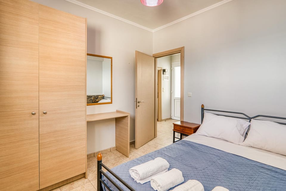 Bed, Photo of the whole room, Bedroom, towels, wardrobe