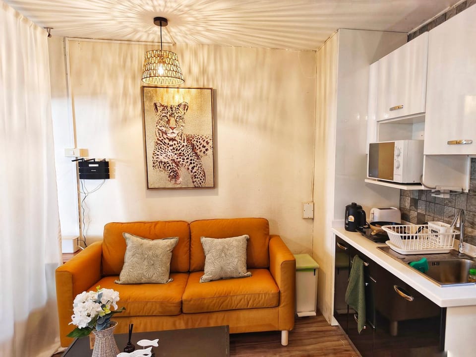 Kitchen or kitchenette, Seating area